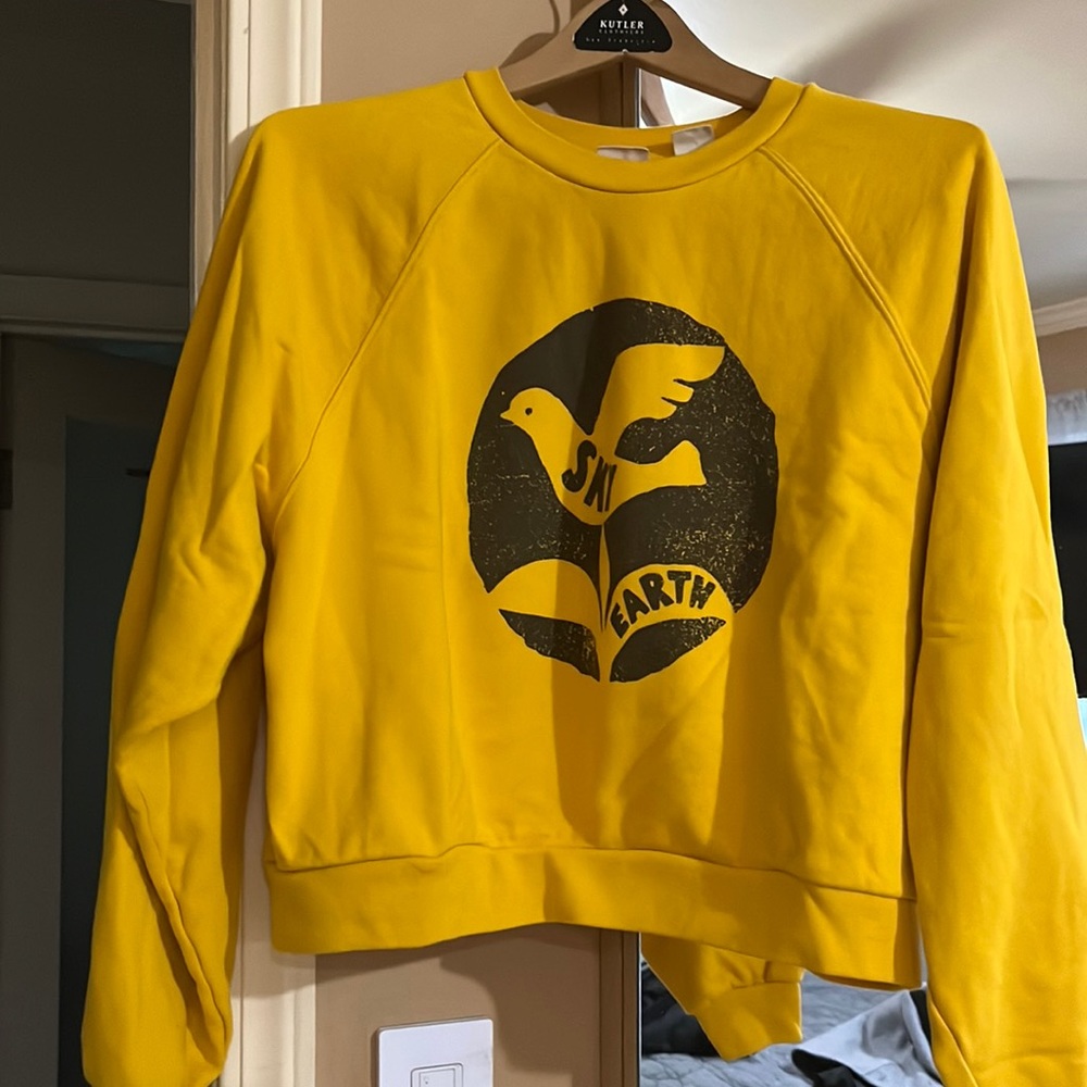 Levi’s graphic crewneck sweater